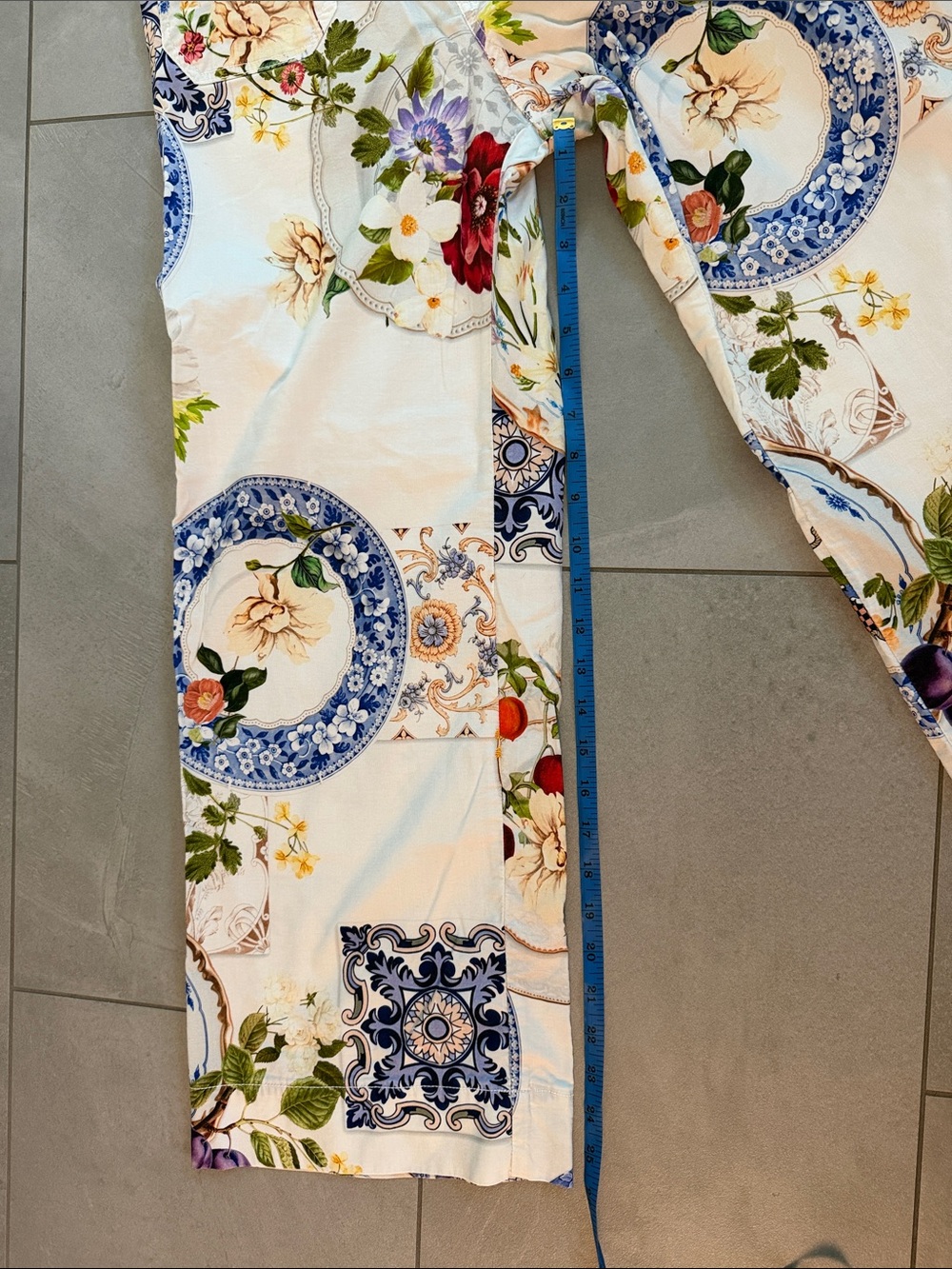 Maeve White Wide-Leg Jeans with Blue Delft & Multicolor Floral Print - Picture 7 of 8